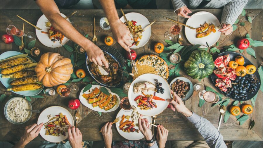 Friendsgiving Party Games for Thanksgiving: Fun Activities to Play
